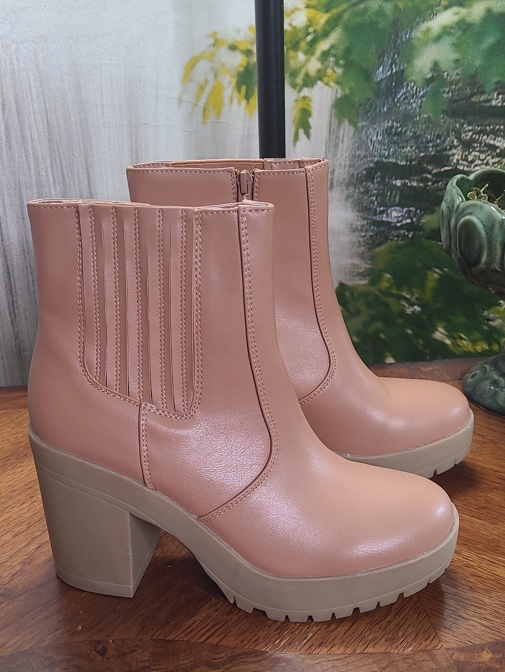 New! Journee Riplee Womens 9 Creamy Tan Platform Chunky Ankle Boots
